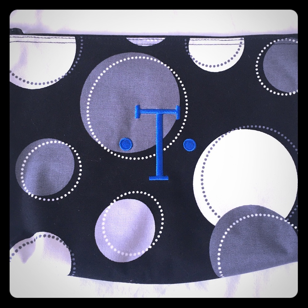 💄💋 31 Cosmetic bag Monogrammed “T”